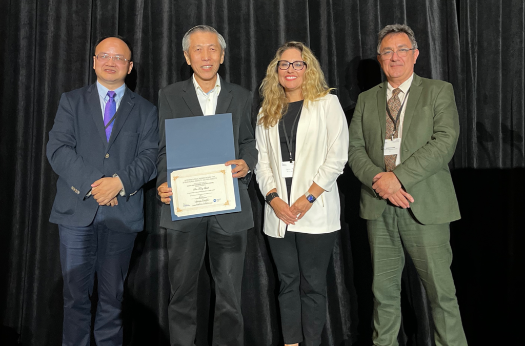 Prof Quek Ser Tong receives award from IASSAR