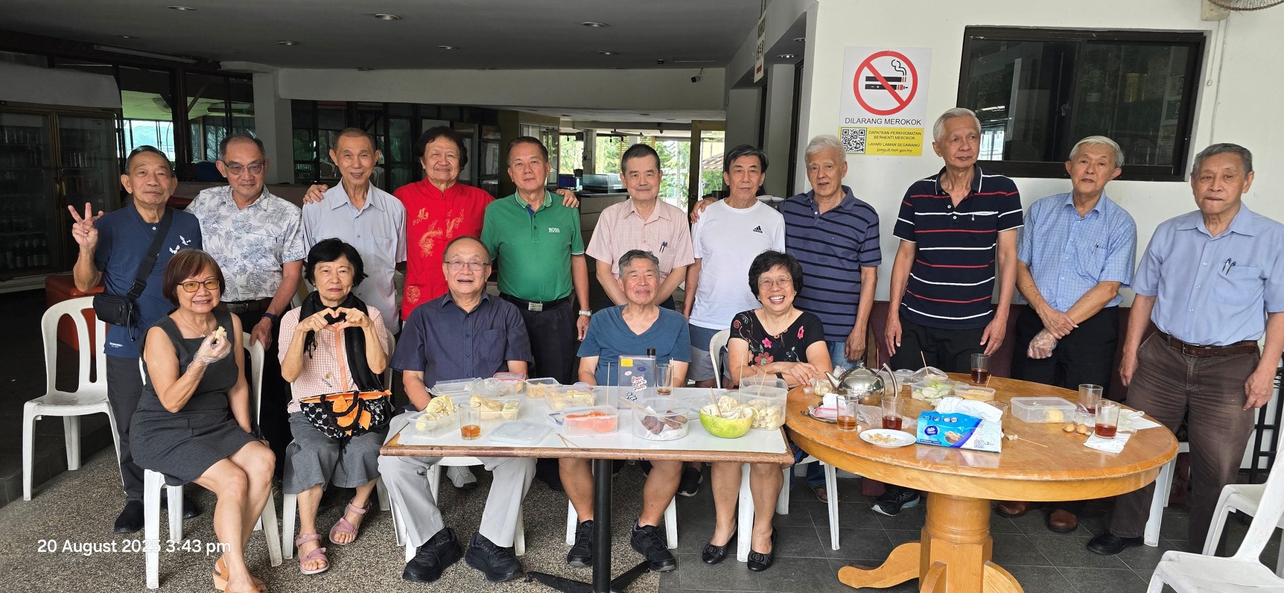 Class of 1975 reunion - Maj Chong2 Members of the Civil Engineering Class of 1975 sharing stories, smiles and durians at their Golden Jubilee reunion in Johor Bahru.