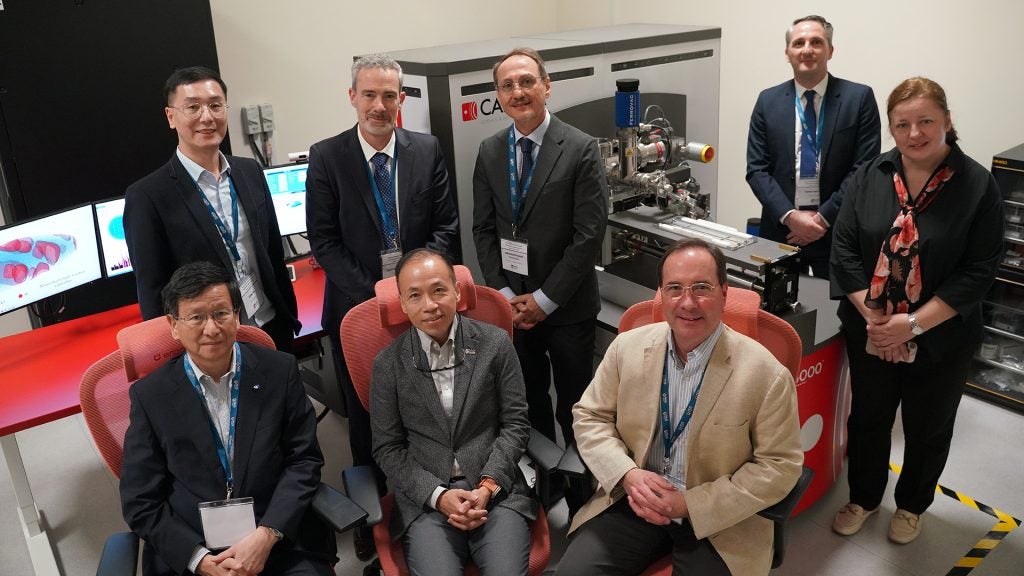 Group photo of guests of honour visiting Atom Probe Tomography Facilty at NUS
