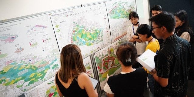 Final presentations by MLA Second Year students, examining agriculture and urban patterns in Jakarta (Photo: Ervine Lin)